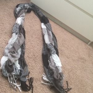 Black and White Checkered Scarf