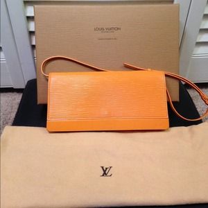 💯Authentic Louis Vuitton Orange Epi wallet clutch