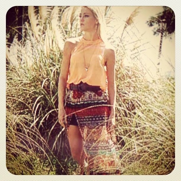 🛑 SOLD 🛑 🍁 Printed Skirt w/belt 🍁