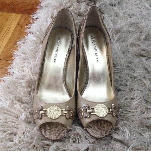 Peep toe beige snakeskin heels