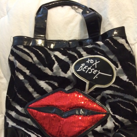 Betsey Johnson Handbags - Betsey Johnson💋