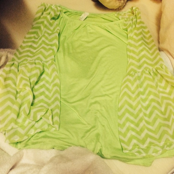 Chevron sleeved shirt.