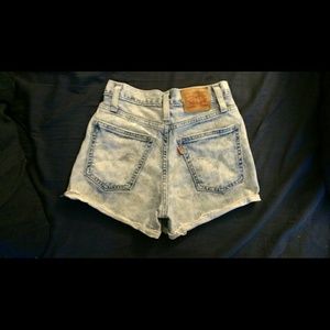 High waisted Levi shorts