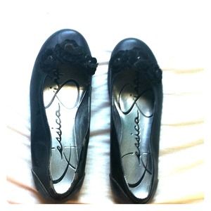 Black slightly worn adorable flats❤️