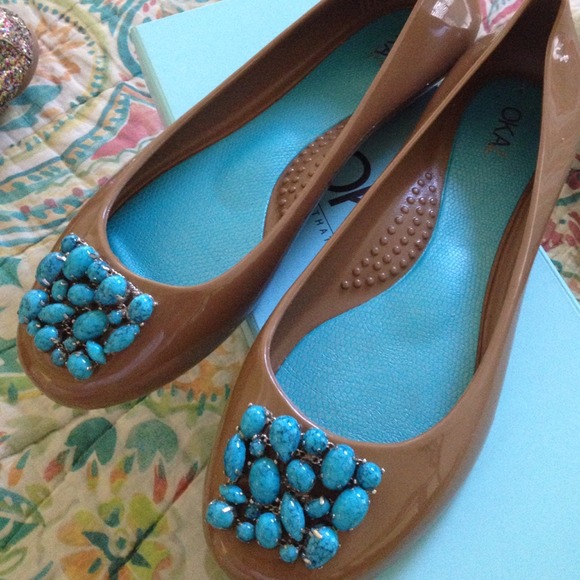 Never worn Oka jelly shows. So comfy!