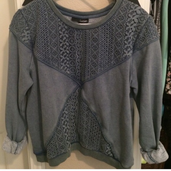 LOOKING FOR THIS URBAN OUTFITTERS TOP
