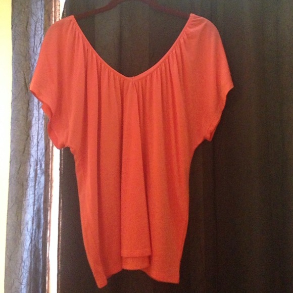 ❌SOLD❌AE pink flowy shirt🌸🌺