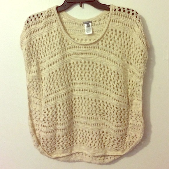 Charlotte Russe Sweaters - 🚫 SOLD IN BUNDLE Crochet short sleeve sweater.