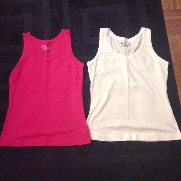 ❌SOLD❌2 workout tanks💪