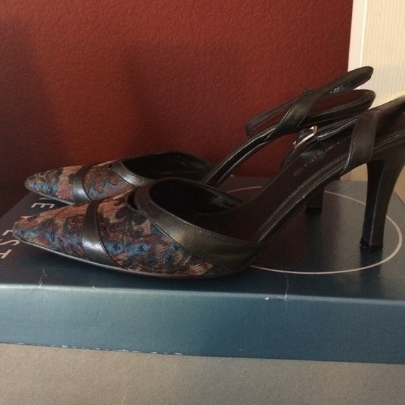 Nine West Classic Heel with a Twist