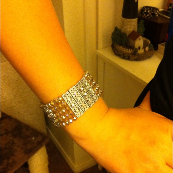 Pretty crystal bracelet - Picture 2 of 3