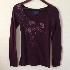 AE plum colored long sleeve graphic t-shirt