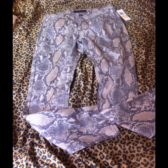 * NEVER WORNED*Material Girl-Snake Skin Jeans