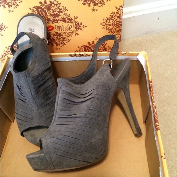 Promise heels grey