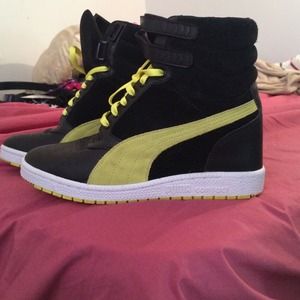 Puma wedge sneakers .... Lime green n black ❗️