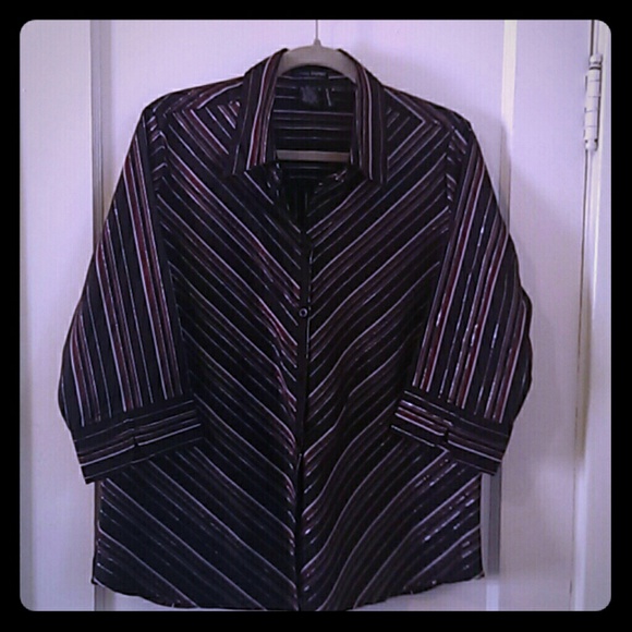 NWOT 2X dress shirt with red/grey/metallic silver