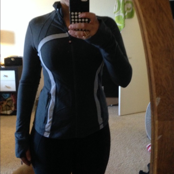 Grey lululemon track jacket great condition size 6