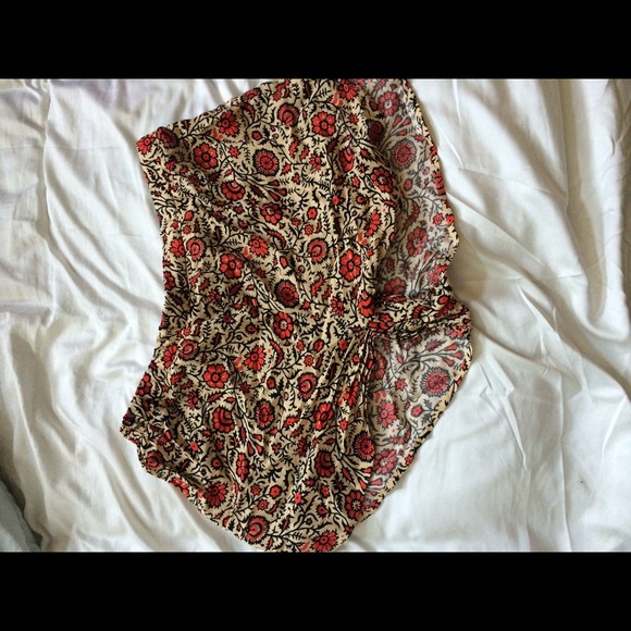 Floral shorts sz L