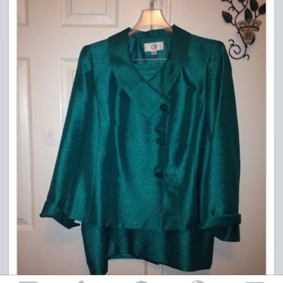 Size 14w Le Suit from Dillard's