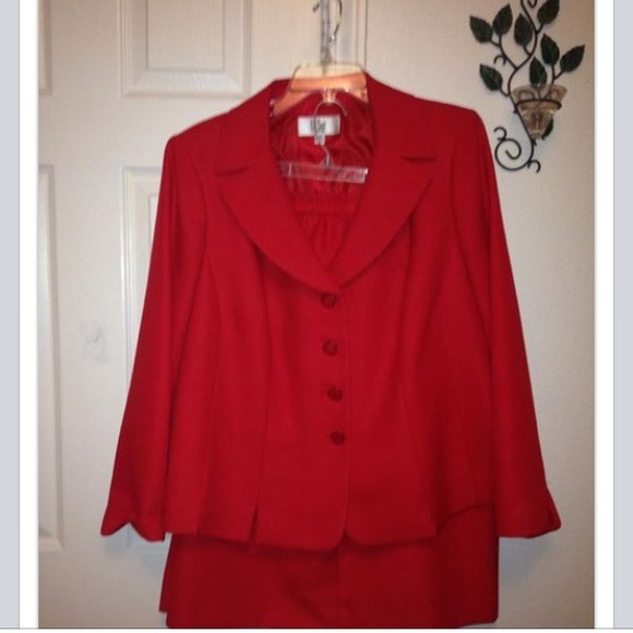 Size 14w Le Suit purchased from Dillard's
