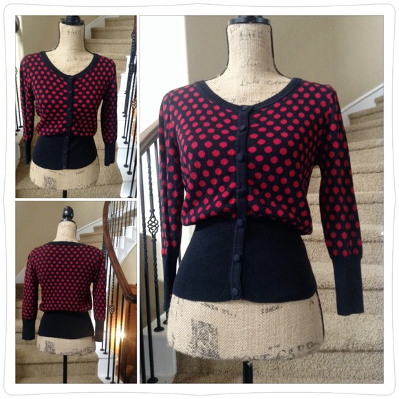 Two tone polkadot knitting wear .