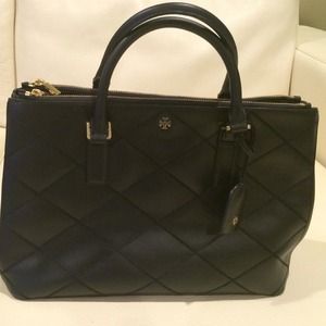 Authentic Tory Burch Stitched Double Zip Robinson.