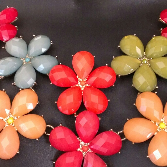 Necklace-flowers fashion jewelry - Picture 2 of 2