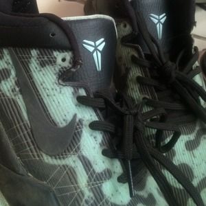 Nike Kobe Frog shoes in Mint