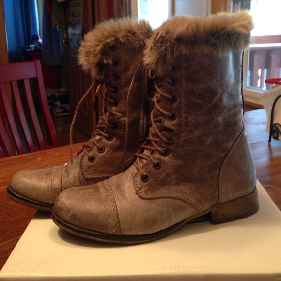 Steve Madden Minkee boot size 7
