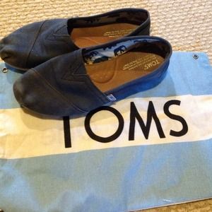 Navy blue toms