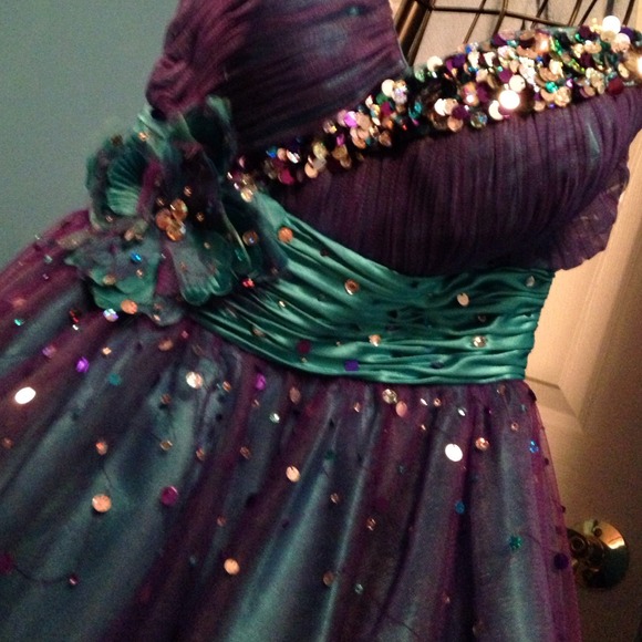 HOMECOMING DRESS - Picture 2 of 4
