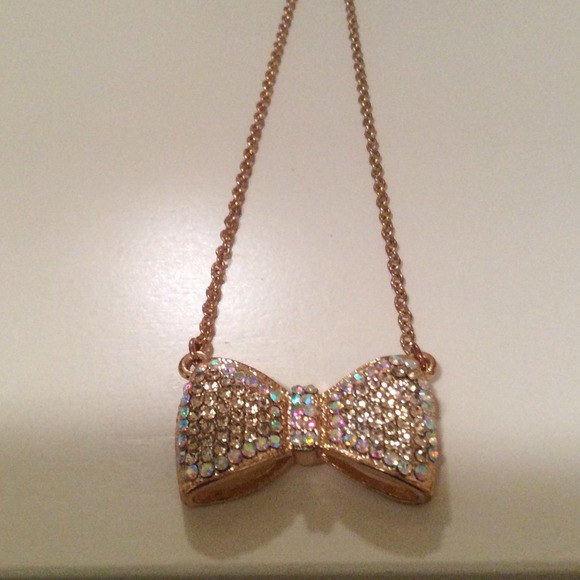 Blinded Bow Necklace