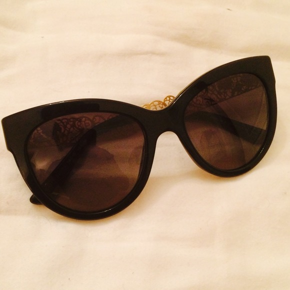 AUTHENTIC D&G SUNGLASSES...