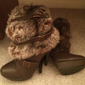 New faux fur booties