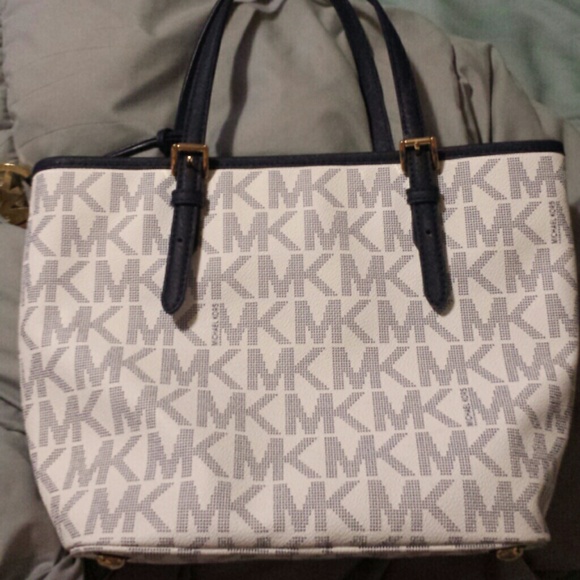 Sold- Authentic michael kors tote - Picture 2 of 4