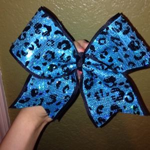 Cheer bow