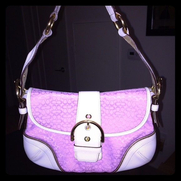 Authentic Coach Signature handbag. Never used !