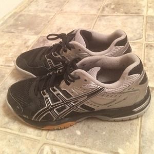 Volleyball shoes (asics)