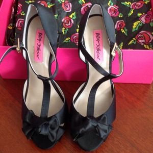 Betsey Johnson t strap candee black sz 7 new