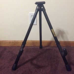Fold up guitar stand