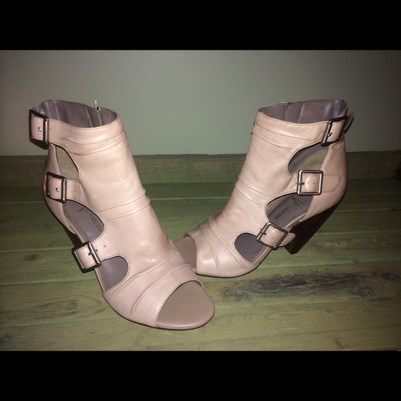 Vince Vcamuto Bootie