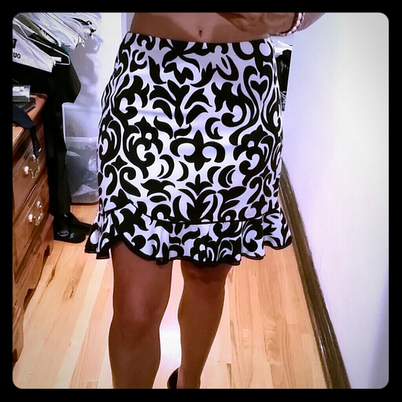 White House Black Market Fleur-de-lis Skirt