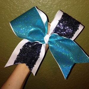 Cheer bow