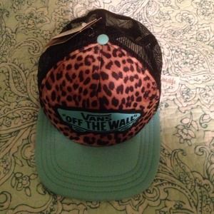 Vans trucker hat NWT