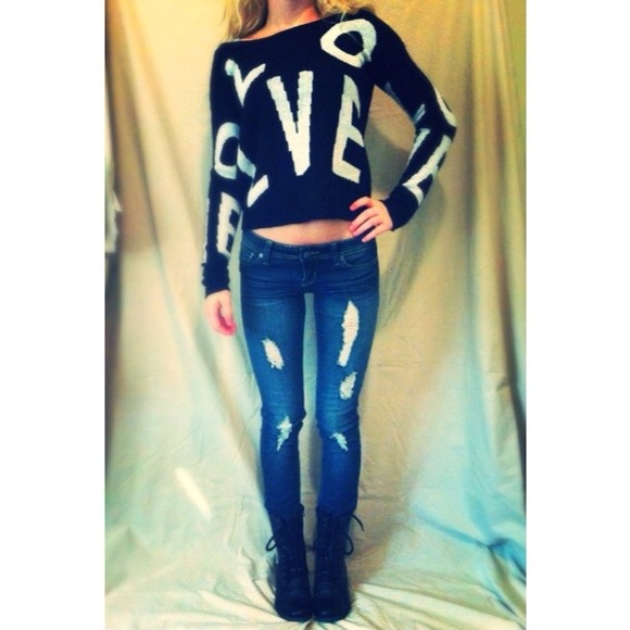 Medium Wash Ripped Jeans 💖