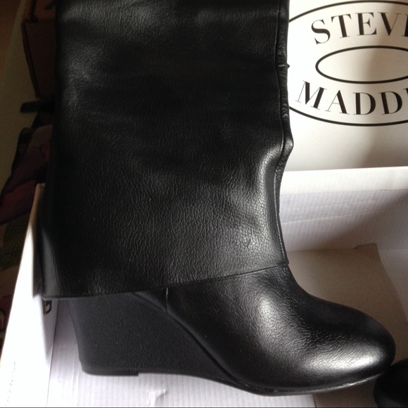 πHPπ Steve Madden Hidden Wedge Boots - Picture 2 of 3