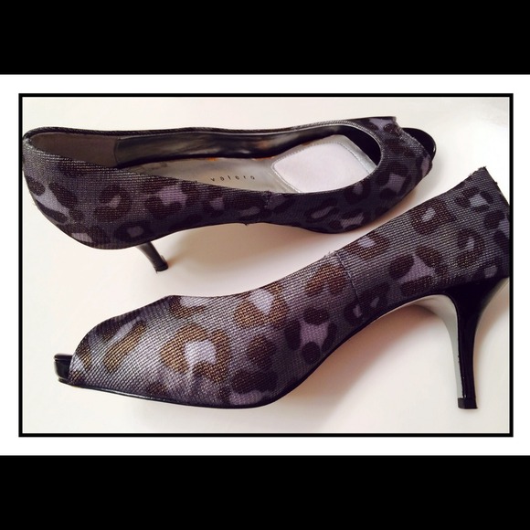 Women's Leopard Open-Toe Pump - Picture 4 of 5