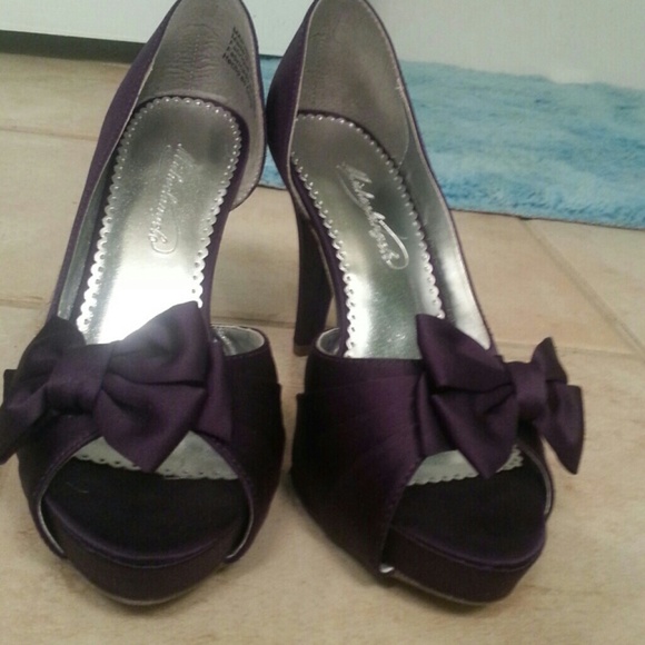 Purple bow heels size 7 - Picture 2 of 3