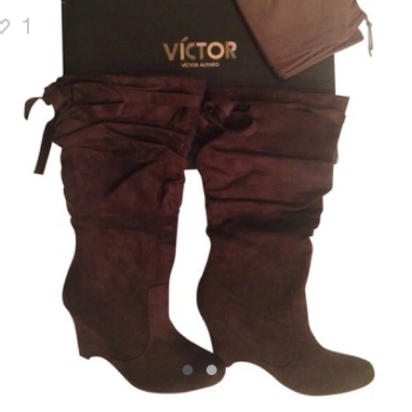 🎉HOST PICK 🎉Victor Alfaro Brown faux suede boots