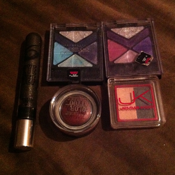 Various make up - Picture 2 of 4